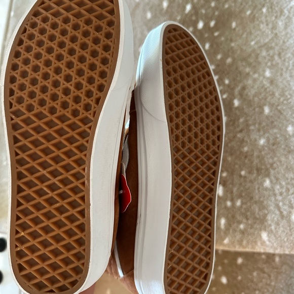 NEW Suede High Top Vans - Size 9.5 (women) / Size 8 (men) - Picture 5 of 5